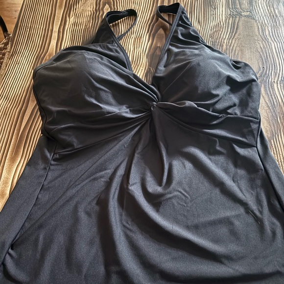 Elegant Black tankini skirt style Top - Picture 1 of 3